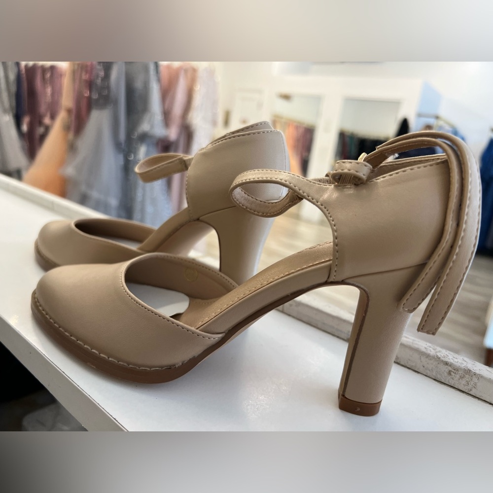 Chic Tan Women's Heels